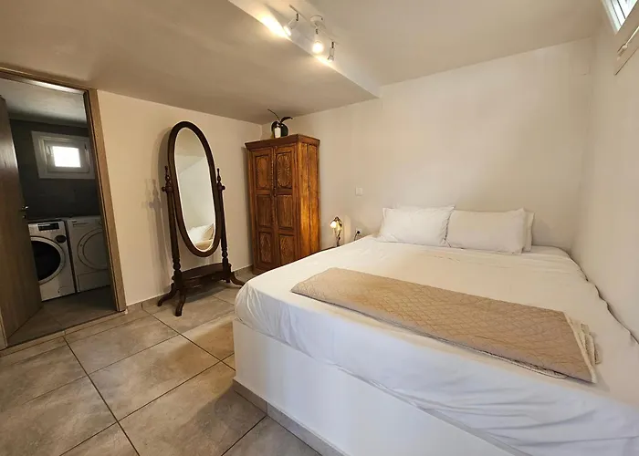 Liberty Roof House *